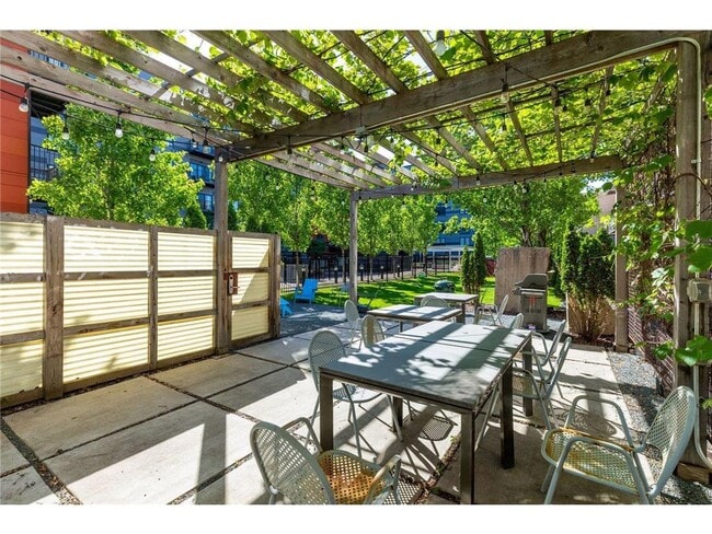 Building Photo - 801 N Washington Ave