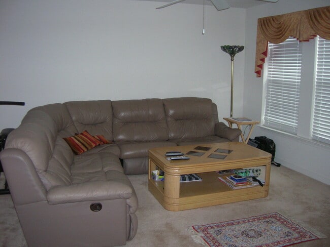 Building Photo - --APPLICATION PENDING CURRENTLY UNAVAILABL...