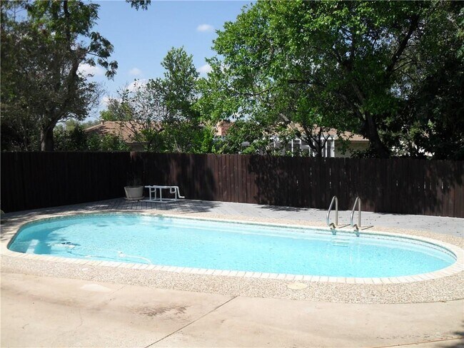 Building Photo - 4804 Greystone Dr
