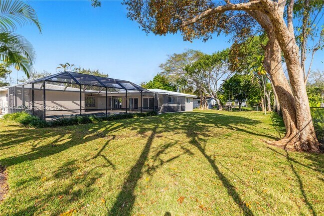 Building Photo - 13905 SW 78th Ct