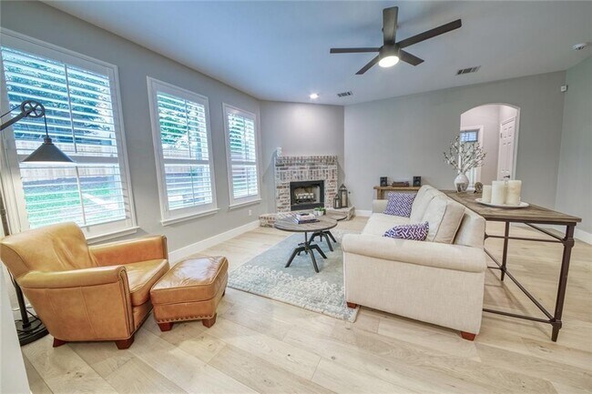 Building Photo - 3735 Harvey Penick Dr