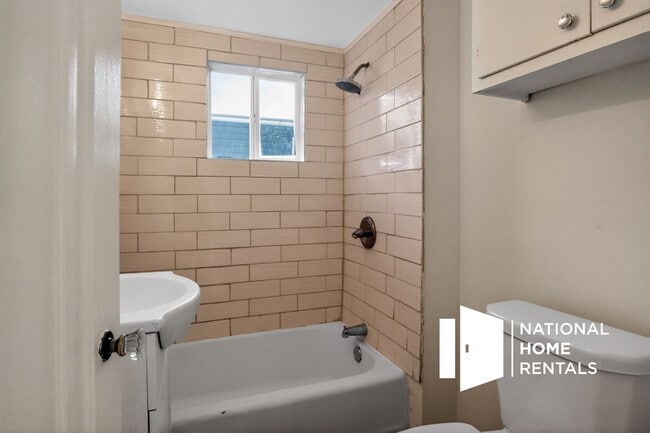 Building Photo - 1418 Olive St