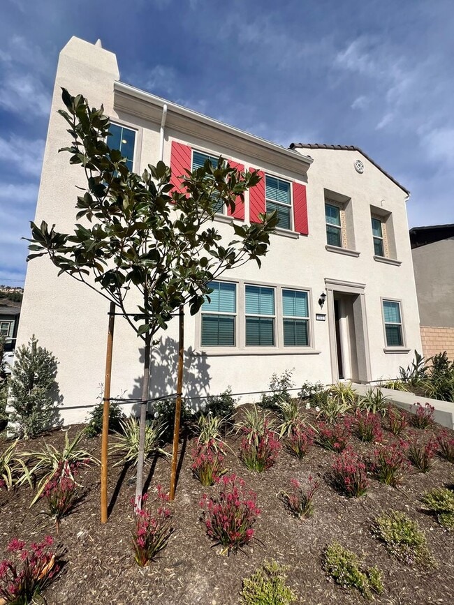 Building Photo - Camarillo - Newer 4 bedroom, 3.5 home