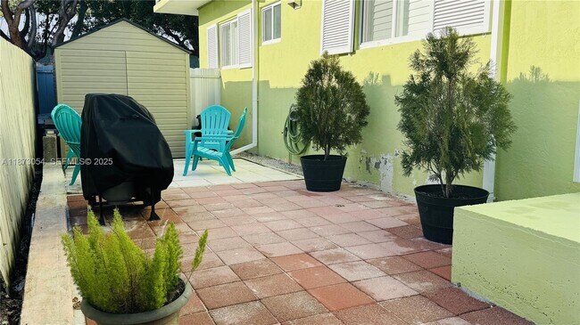 Building Photo - 443 4th Rd