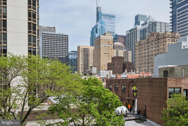 Building Photo - 2031 Locust St