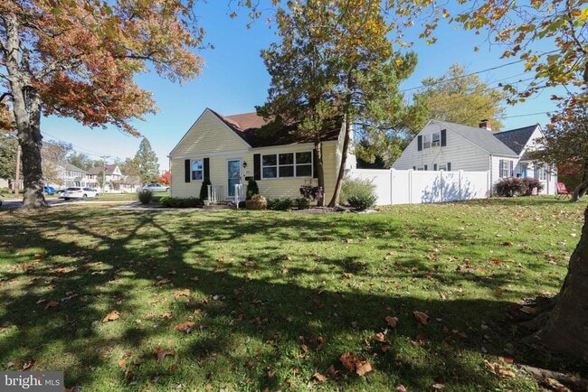 Building Photo - 521 5th Ave