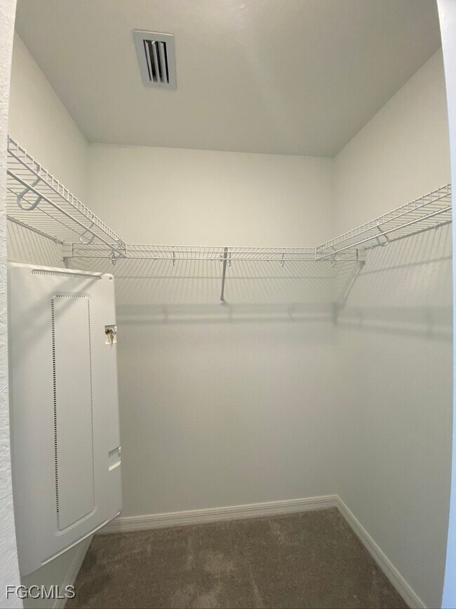 Building Photo - 15275 Grn Acrs Ave