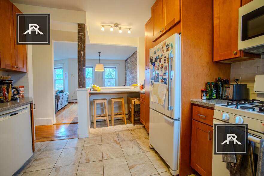 Building Photo - 256 Aspinwall Ave