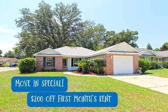 Building Photo - Northeast Pensacola 3/2 with Garage, Sunro...