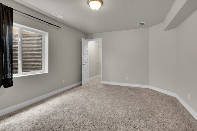 Building Photo - $3,150 - 5 Bed, 3 Bath Home in CO Springs ...