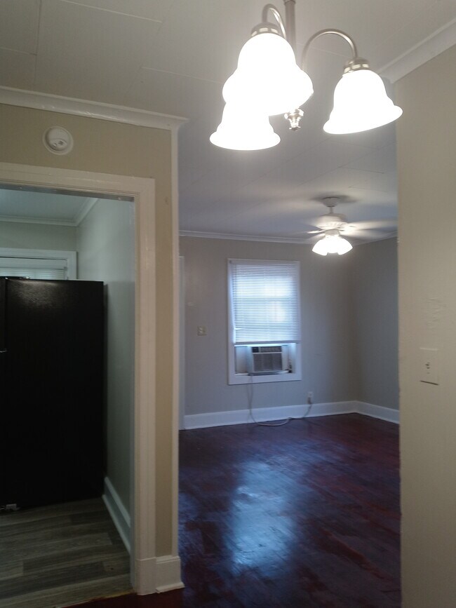 Building Photo - 701 Varsity Dr