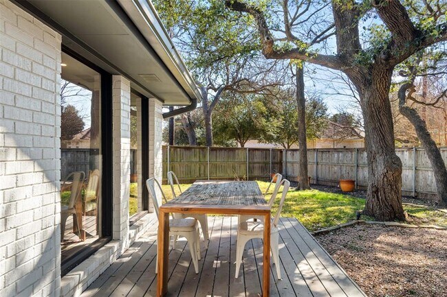 Building Photo - 6805 Western Oaks Blvd