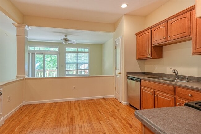 Building Photo - 89 Buttercup Ln