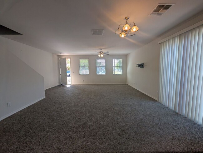 Building Photo - 3 Bedroom, 2.5 Bathroom Riverbend Home
