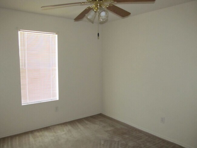 Building Photo - 3210 Viewcrest Dr