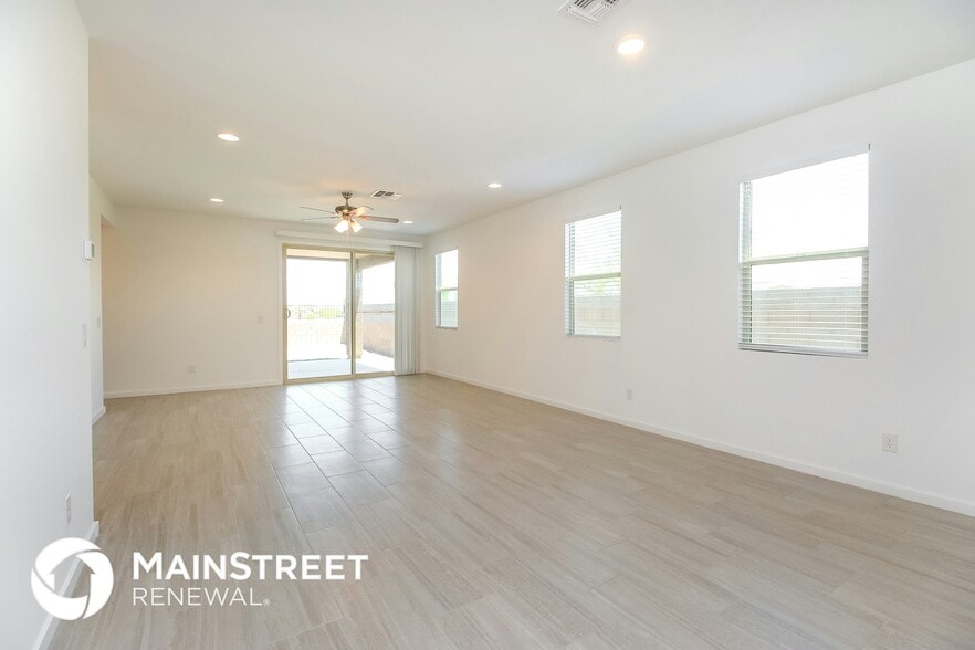 Building Photo - 4386 Greenleaf Dr