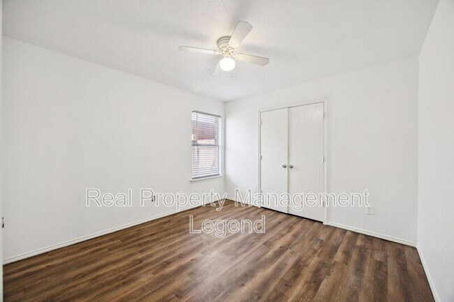 Building Photo - 8109 Dripping Springs Dr