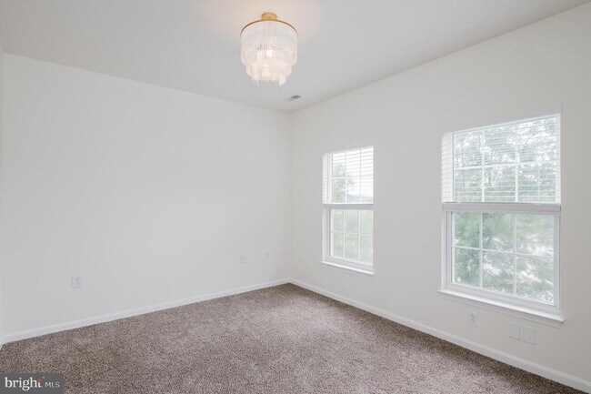 Building Photo - 557 Rhapsody Ct