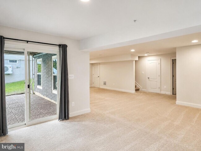 Building Photo - 3348 Burton Dr