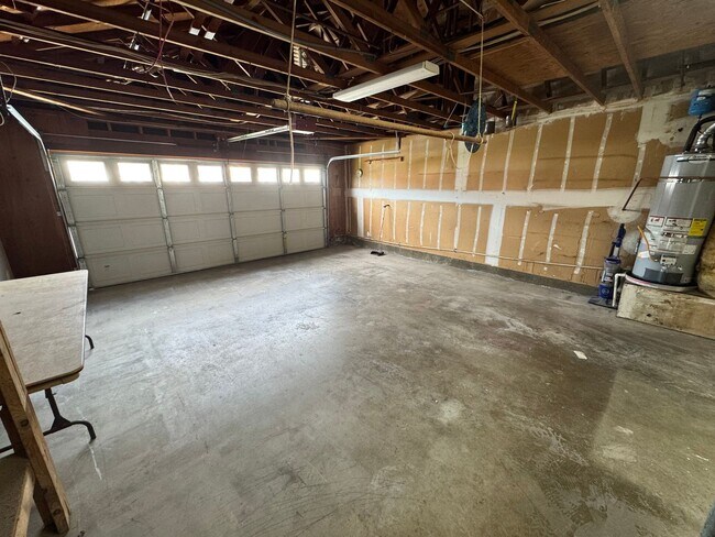 Building Photo - 1523 Woodpine Dr
