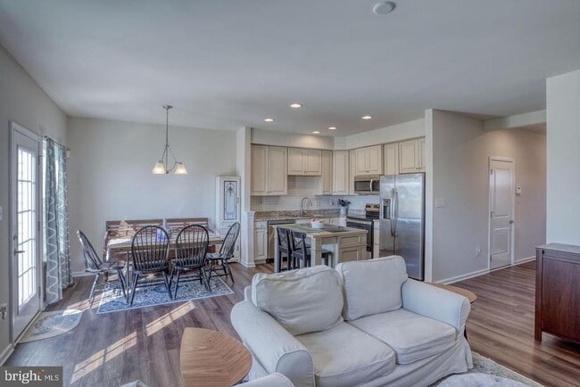 Building Photo - 414 Goodwick Dr