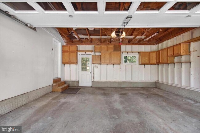 Building Photo - 8405 Overlook St