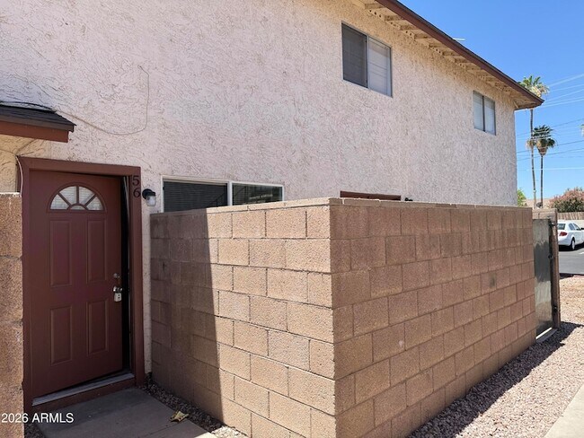 Building Photo - 860 E Brown Rd