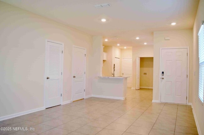 Building Photo - 9543 Star Dr