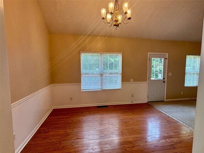 Building Photo - 540 Chandon Way