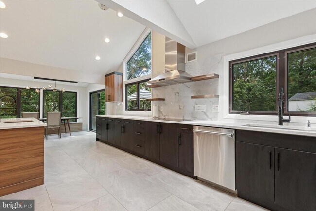 Building Photo - 1220 Valley Rd