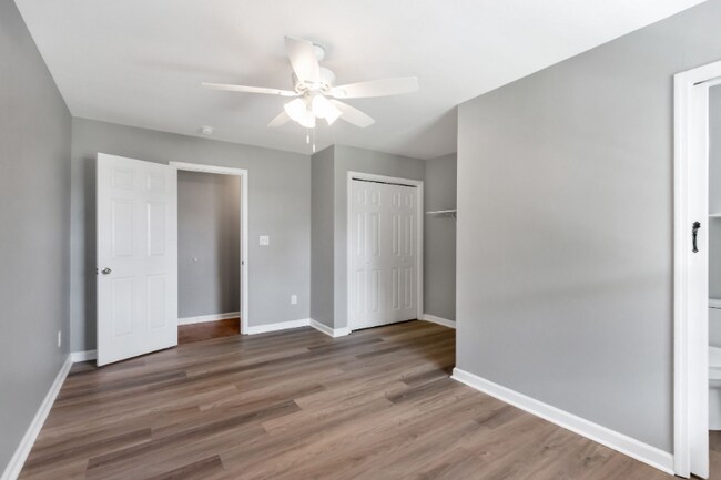 Building Photo - 2149 Hollandale Cir
