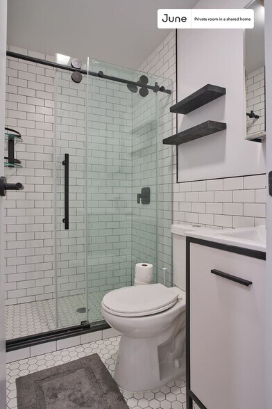 Building Photo - Room in Shared 4.0 bed/2 bath home