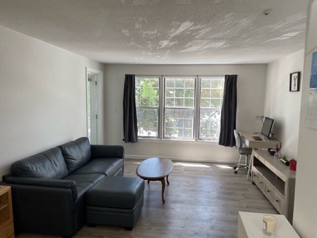 Building Photo - 10 Walden Dr