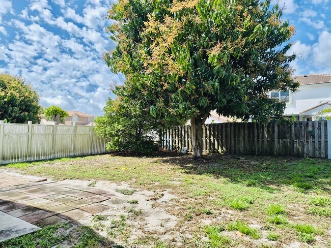 Building Photo - 7093 Middlebury Dr