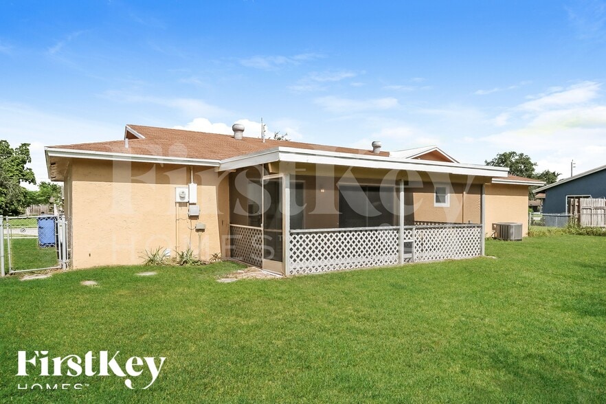 Building Photo - 830 Royal Palm Beach Blvd