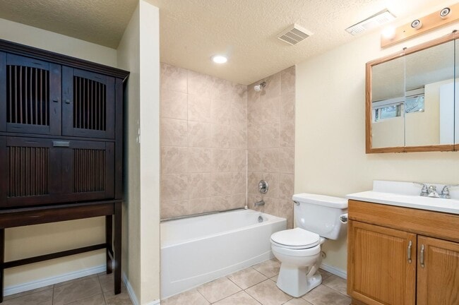 Building Photo - Newly Updated Liberty Wells Duplex!!