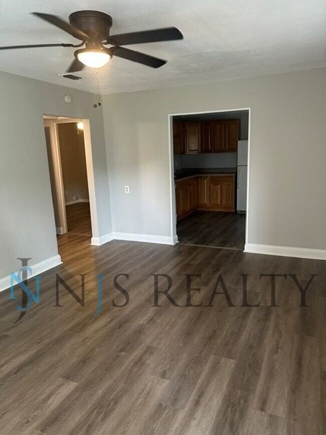 Building Photo - JUST RENOVATED! 2/1, 1180sq ft, Fully Updated Kitchen~Bath ~floors. NEW Appliances & Paint... wit...
