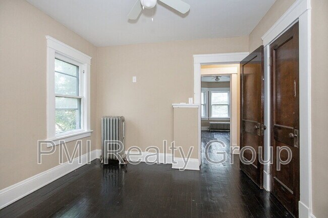 Building Photo - 888 Evangeline Rd