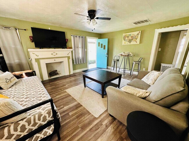 Building Photo - 1606 SW A Ave