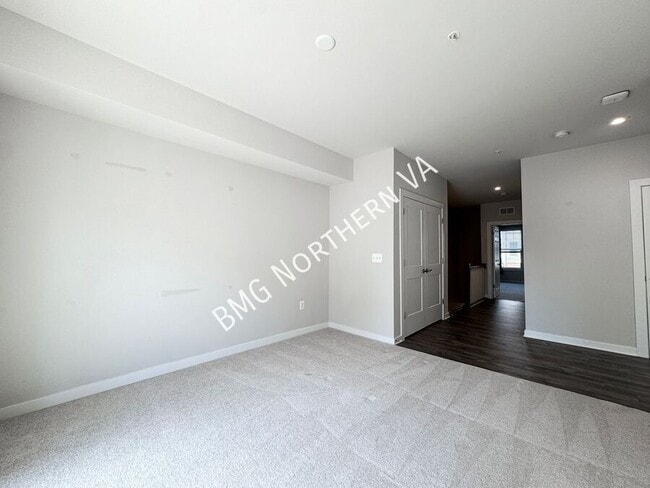 Building Photo - 206 Park Central Ter