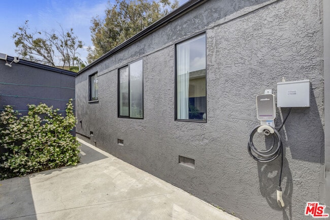 Building Photo - 2815 S Holt Ave