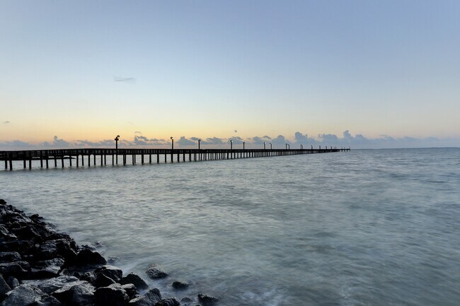 Building Photo - 715 Bayshore Dr