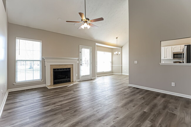 Building Photo - 136 S Birchwood Dr