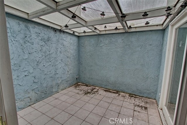Building Photo - 8 Sparrowhawk