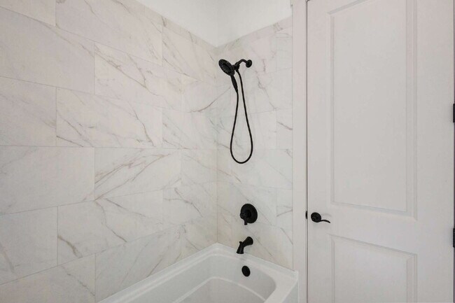 Building Photo - Luxury Townhome for Rent in Waterpointe | 3 Bed | 2.5 Bath | Private Courtyard