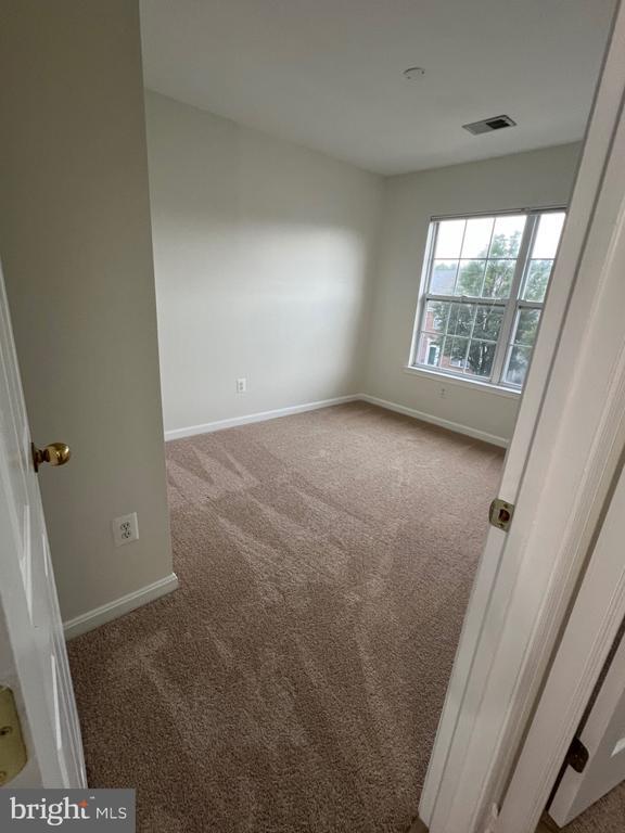 Building Photo - 45515 Lakemont Square