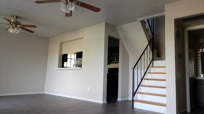 Building Photo - Quail Ridge