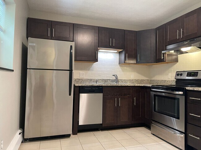 Building Photo - Spacious Top Floor 2 bed, Parking and utilities inc, Right in front of the train..  EASY CHOICE