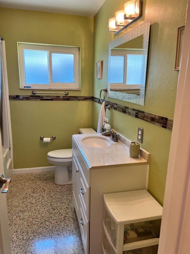 Building Photo - 6164 Fairfield Ave S