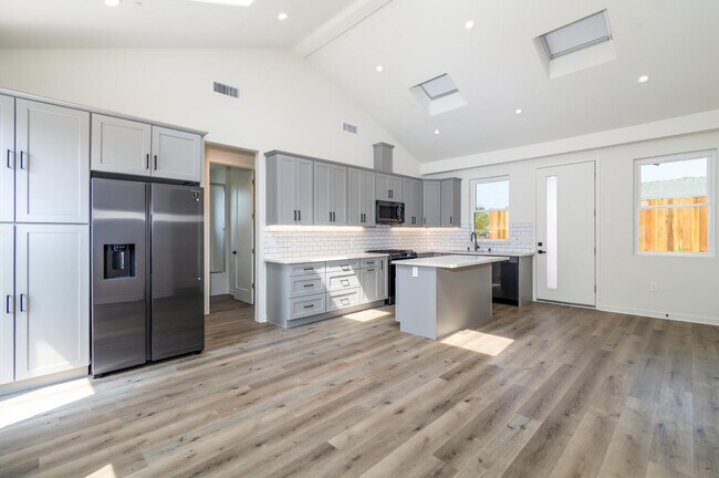 Building Photo - 6402 Kenwater Pl